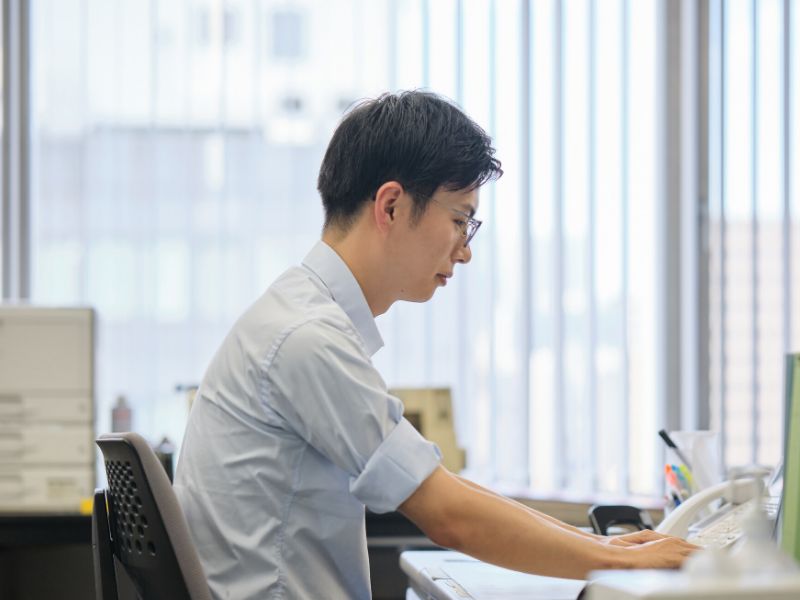 数字と向き合いながら会社を支える経理の仕事